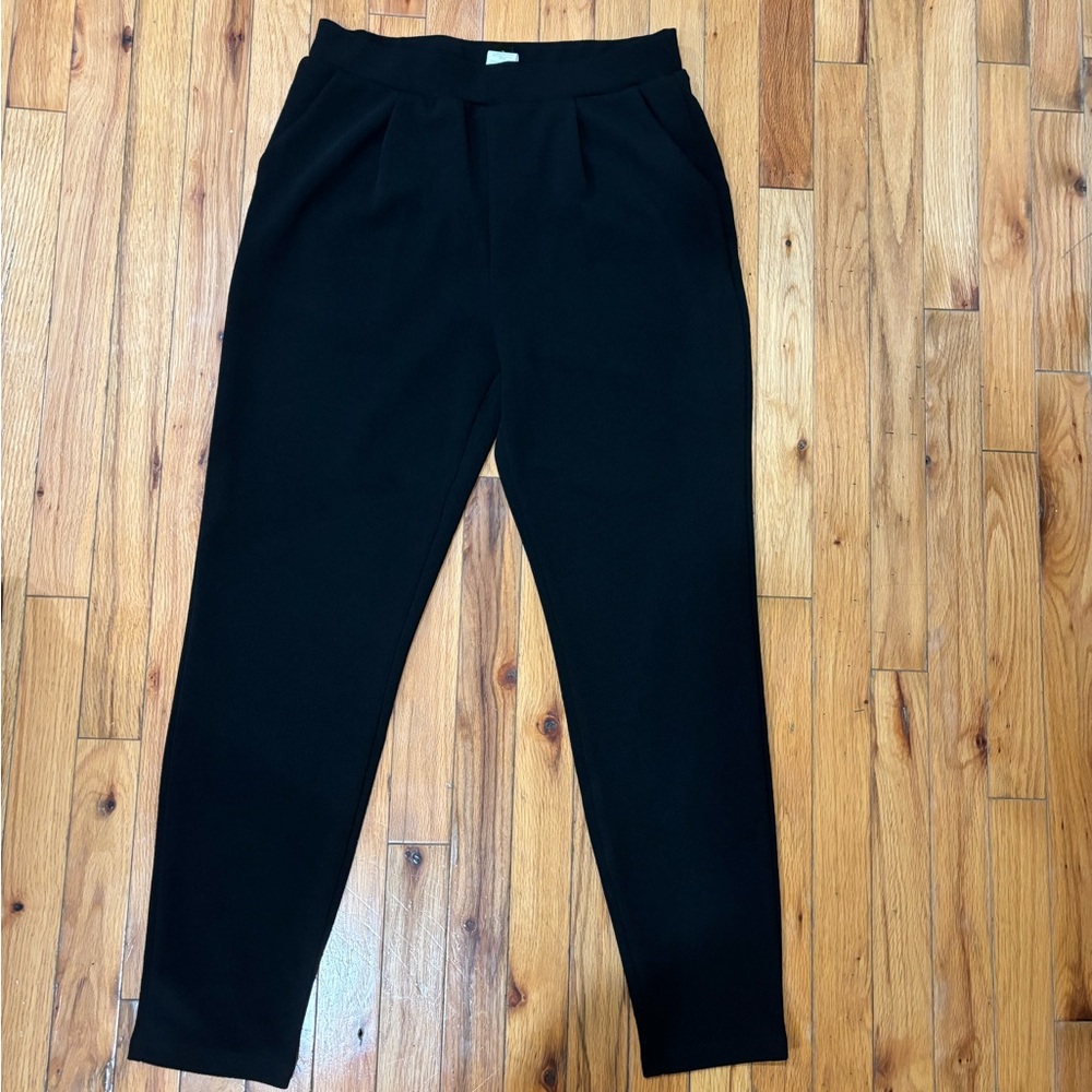Black Tapered Trousers with Streamlined Design